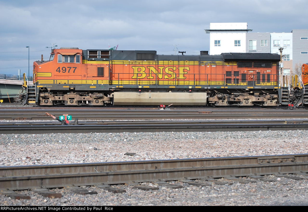BNSF 4977